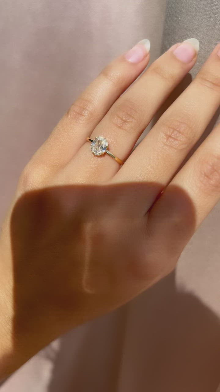 j-k-l color, si-i clarity diamond in yellow gold setting