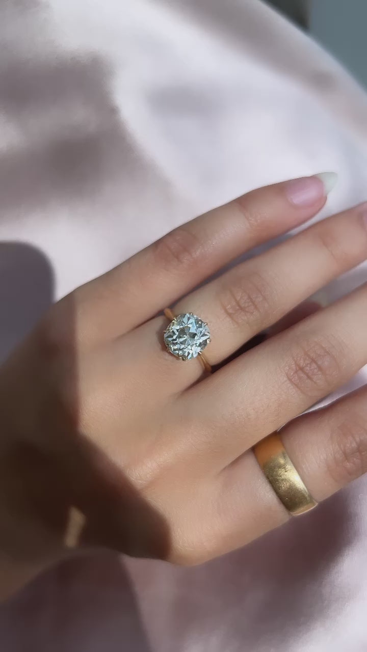 m-z color, vs clarity diamond in yellow gold setting