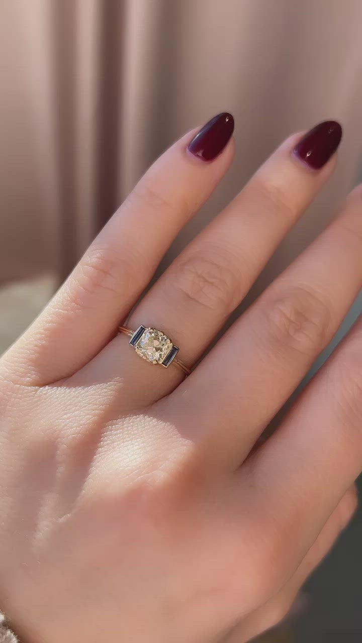 m-z color, vs clarity diamond in yellow gold setting