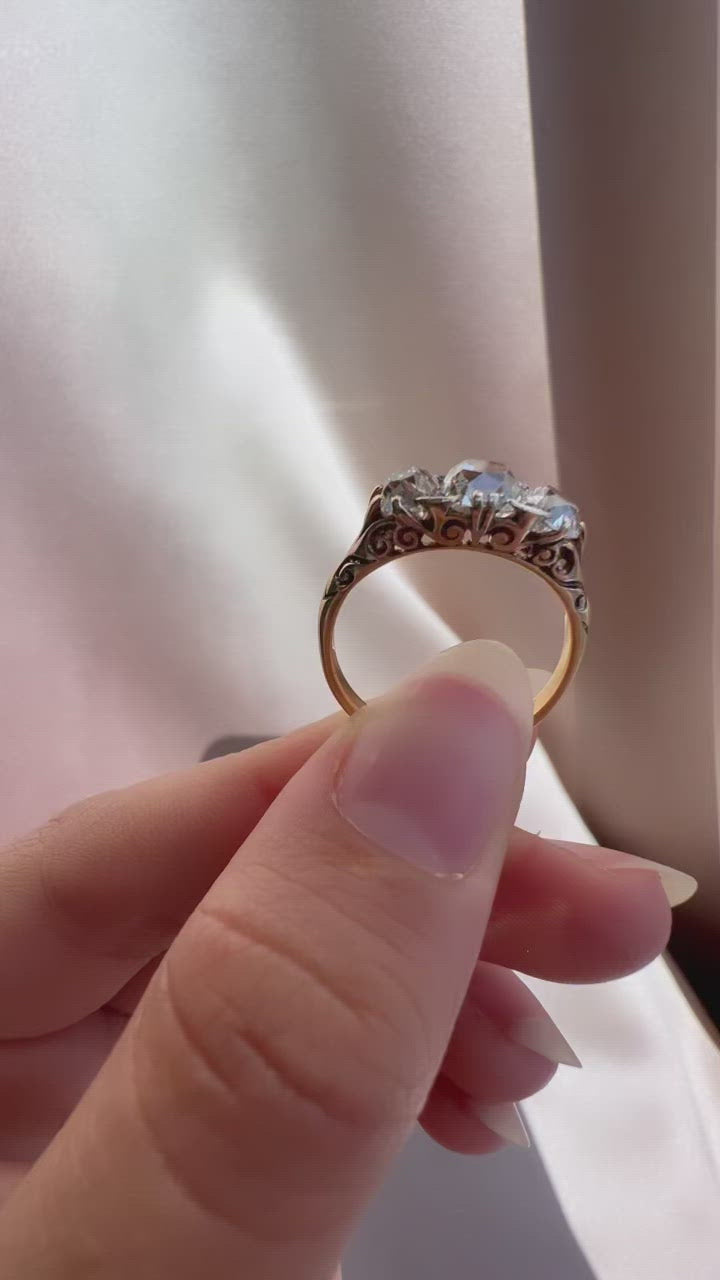 m-z color, vs clarity diamond in yellow gold setting