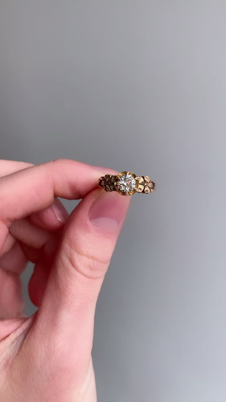 g-h-i color, vs clarity diamond in yellow gold setting