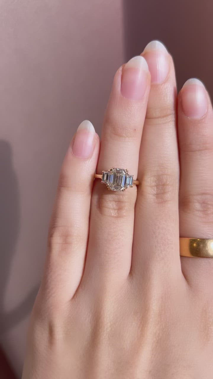 j-k-l color, si-i clarity diamond in yellow gold setting