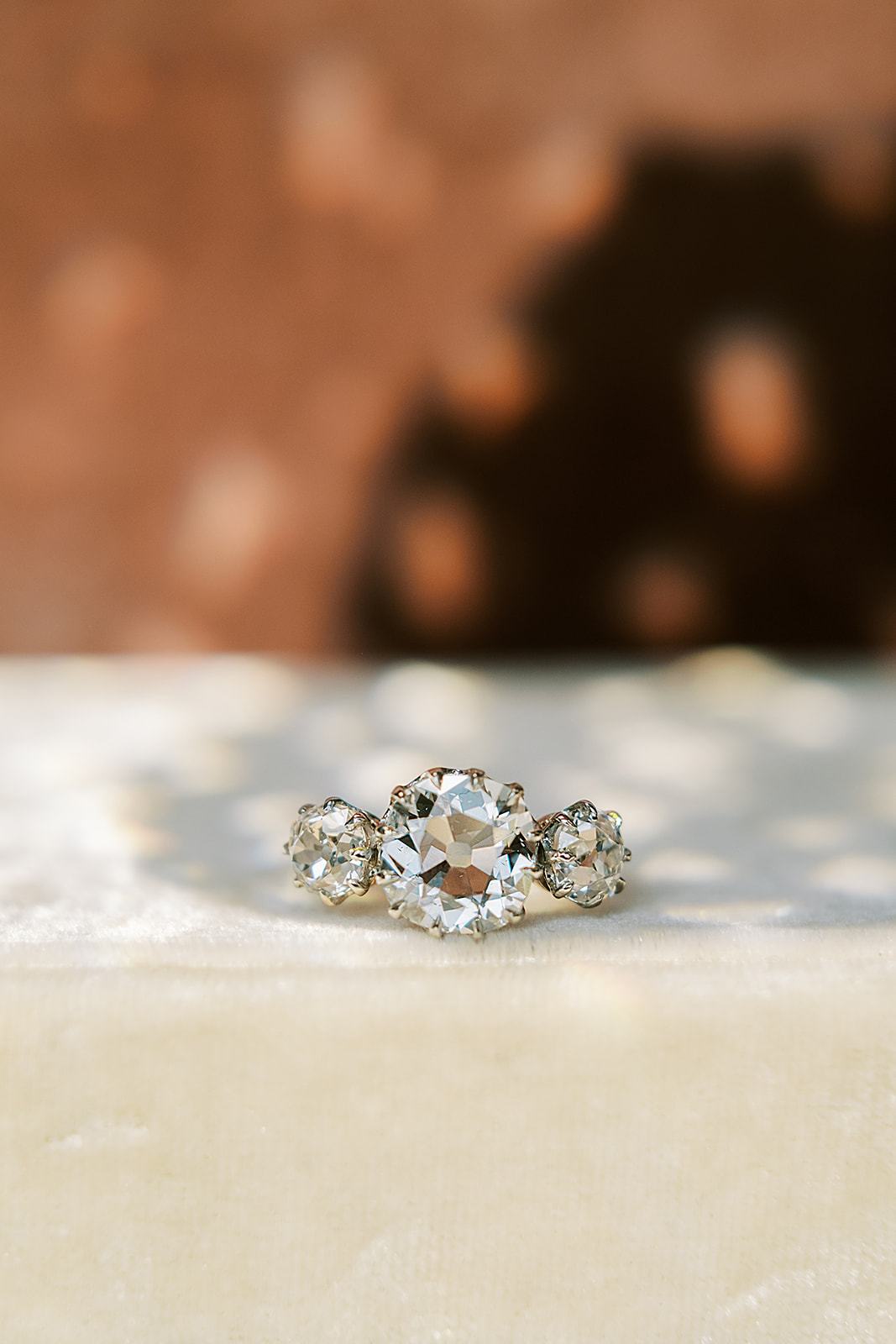 g-h-i color, si-i clarity diamond in two-tone setting